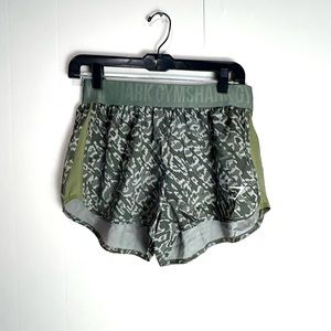 Gymshark  Training Loose Fit Shorts  Green Camo  Size Small